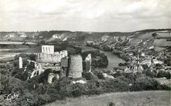 CPM Les Andelys Eure Le Chateau Gaillard et vue generale 