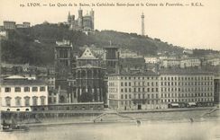 CPA Lyon Les quais de la Saone la Cathedrale Saint Jean et le Coteau de Fourviere 