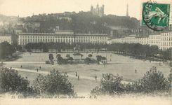CPA Lyon Place Bellecour et Coteau de Fourviere 