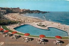 CPM Biarritz La Grande Plage Les Casinos et la Piscine de l Hotel du Palais 