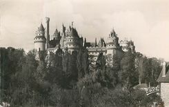 CPM Chateau de Pierrefonds Vue d'ensemble (Facade Est)