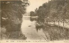 CPA Lyon Le Parc de la Tete d'Or Le Lac pris du Grand Chalet