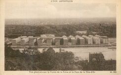 CPA Lyon Artistique Vue Generale sur Le Palais de la Foire et le Parc de la Tete d'Or