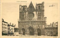 CPA Lyon Artistique Cathedrale Saint Jean Place de St Jean