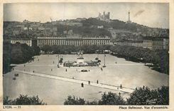 CPA Lyon Place Bellecour Vue d'Ensemble