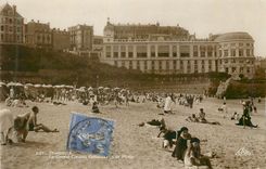 CPA Biarritz Le Grand Casino Bellevue et la Plage