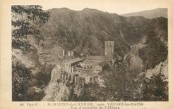 CPA St Martin du Canigou pres Vernet les Bains vue d'ensemble de l'Abbaye
