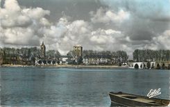 CPM Beaugency vue Generale au Bord de la Loire
