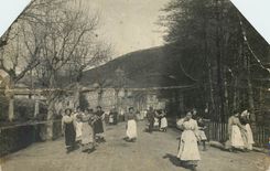 CARTE PHOTO Femmes Sortie de l'usine Lorraine