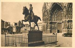 CPA La douce france reims(marne) statue de jeanne d arc