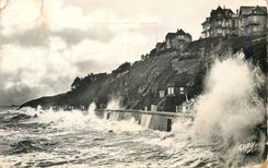 CPM 48 granville (manche) mer demontee