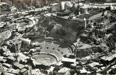 CPM Vienne sur le Rhone (Isere) Vue Aerienne sur le Theatre Romain et la Colline de Pipet