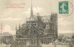 CPA la Cathedrale de Reims Abside et Chevet vue d'Ensemble du Nord Est
