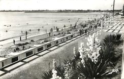 CPM St Gilles sur Vie (Vendee) la Plage