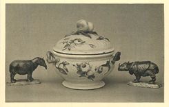 CPA Nancy Musee Historique Lorrain au Palais Ducal Soupiere Tapir et Rhinoceros en Faience de Niederviller