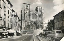 CPM Vienne sur le Rhone (Isere) Place et Cathedrale Saint Maurice (XIIe au XVI e siecles) 