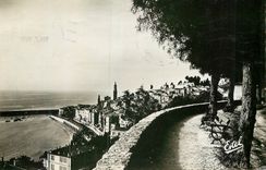 CPM Menton La Vieille Ville et le Boulevard de Garavan