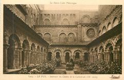 CPA le Puy Interieur du Cloitre de la Cathedrale (Ixe siecle)la Haute Loire Pittoresque