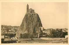 CPA le Puy (Haute Loire) la Chapelle et le Rocher St Michel d'Aiguilhe