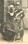 REPRO 414 coutumes moeurs et costumes bretons au rouet un tour de main