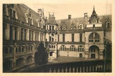 CPA La douce france chateau de pierrefonds (oise) la cour d honneur