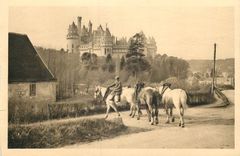 CPA La douce france chateau de pierrefonds (oise) cote est Chevaux