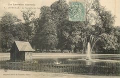 CPA Lorraine Illustree Luneville Le Parc et le Jet d'Eau