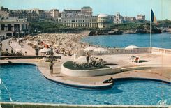 CPM Biarritz La Grande Plage et la Piscine de l'Hotel du Palais