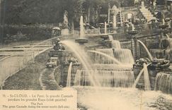 CPA St Cloud Le Parc La Grande Cascade Pendant les Grandes Eaux