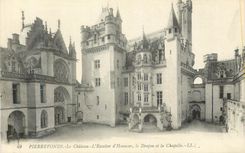 CPA Pierrefonds Le Chateau L'Escalier d'Honneur le Donjon et la Chapelle