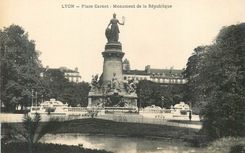 CPA Lyon Place Carnot Monument de la Republique