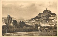 CPA la Douce France Auvergne le Puy (Haute Loire) les Rochers St Michel d'Aiguilhe et Corneille