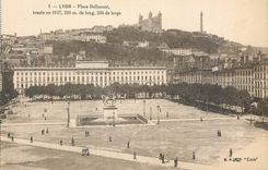 CPA Lyon Place Bellecour Tracee en 1617 310 m de Long 200 m de Large