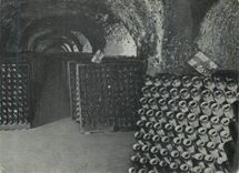 CPM Moet et Chandon Maison Fonde en 1743 Epernay Galerie de Vins sur Pupitres Durant le Remuage