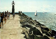 CPM Saint Gilles Croix de Vie Vendee La Grande Jetee 