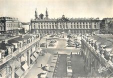 CPM Nancy hotel de ville et statue de stanislas