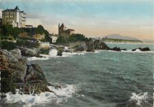 CPM En pays basque 239 biarritz (bses pyr) la villa belza et massif de la rhune