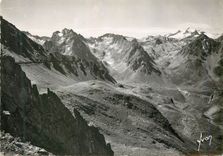 CPM Le Tourmalet Htes Pyr Route du Tourmalet Massifs de Neouvielle et Pic d Aubert
