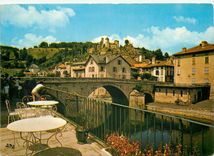 CPM Laroquebrou Cantal Le Pont sur la Cere le Chateau et la Vierge