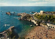 CPM Biarritz (B Pyr) le Port Vieux et le Rocher de la Vierge