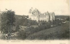 CPA Pierrefonds Le Chateau Vue General du Cote Est