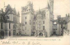 CPA Chateau de Pierrefonds L'Escalier d'Honneur Le Dinjon et la Chapelle