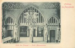 CPA Chateau de Pierrefonds Salle des Preuses Porte Monumentale (carte 1900) Ange