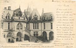 CPA Pierrefonds La cour du Château (carte 1900)