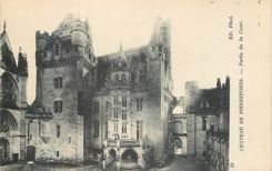 CPA Chateau de Pierrefonds Partie de la Cour