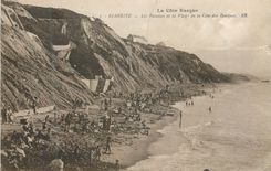 CPA Biarritz La Cote Basque Les Falaises et la Plage de la Cote des Basques