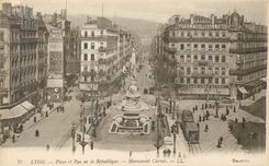 CPA 75 lyon place rue de la republique monument carnot Tramway