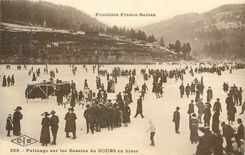 CPA Frontiere franco suisse 929 patinage sur les bassins du doubs en hiver Patins a glace