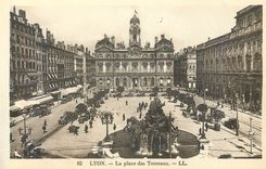 CPA 82 lyon la place des terreaux