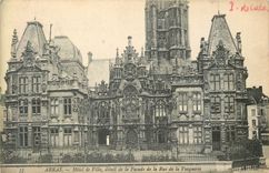 CPA Arras Hotel de Ville detail de la Facade de la RUe de la Vacquerie 